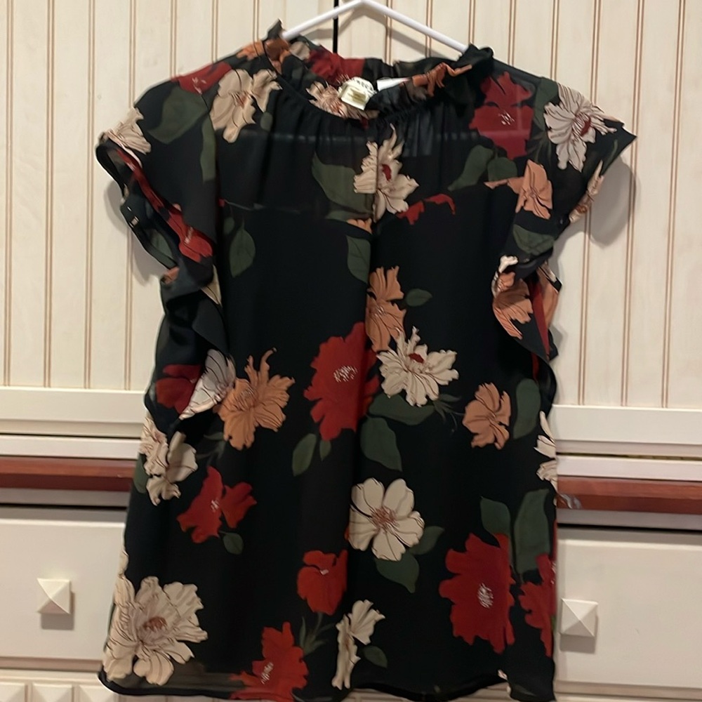 Monteau Flowy Floral Blouse. Size Small.